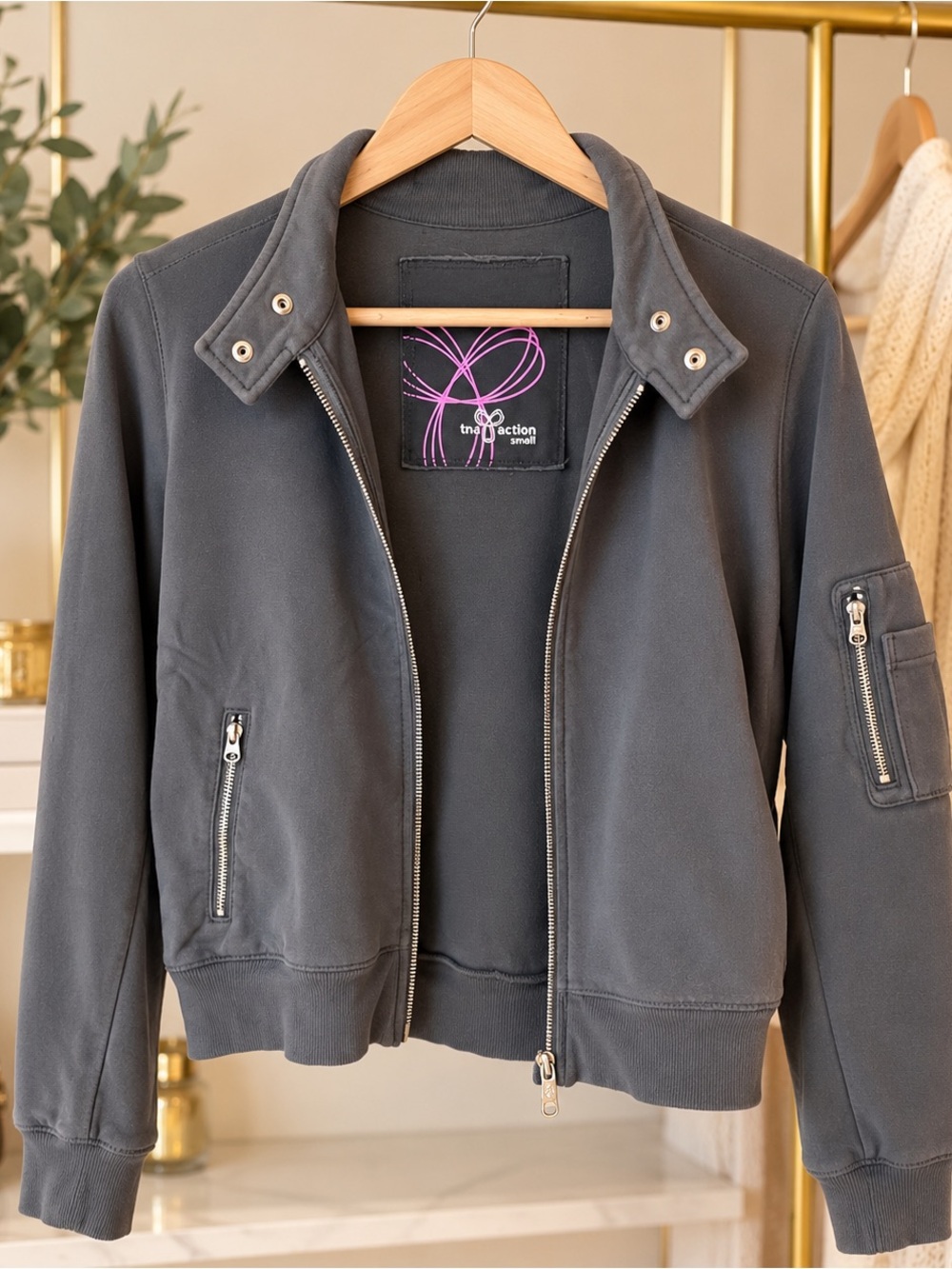 TNA Action Aritzia Grey Cropped Full Zip Jacket | Size S